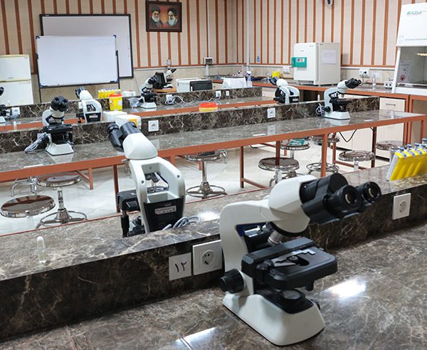 آزمایشگاه و کلاس درس علوم پزشکی وارستگان