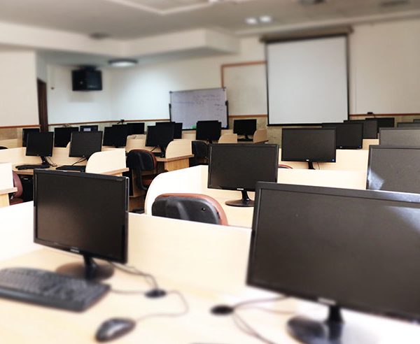 آزمایشگاه و کلاس درس علوم پزشکی وارستگان