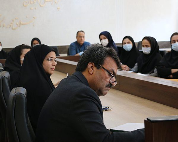 جلسه صمیمانه رئیس علوم پزشکی وارستگان با کارمندان و اعضای هیات علمی
