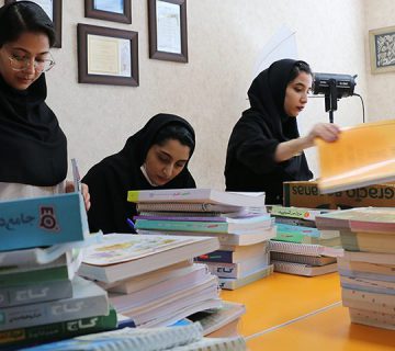جمع‌آوری کتاب‌های آموزشی برای دانش آموزان نیازمند