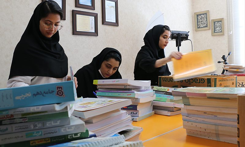 جمع‌آوری کتاب‌های آموزشی برای دانش آموزان نیازمند