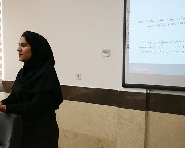 کارگاه خوانش جمعی کتاب اسب تاریک