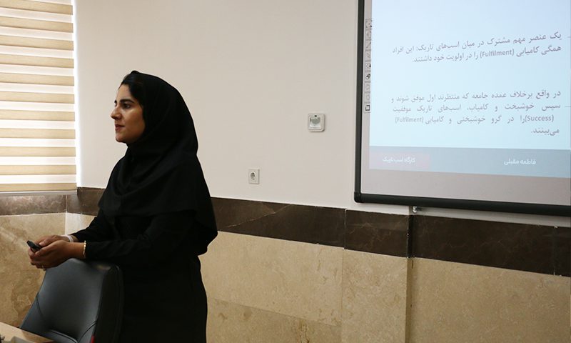 کارگاه خوانش جمعی کتاب اسب تاریک