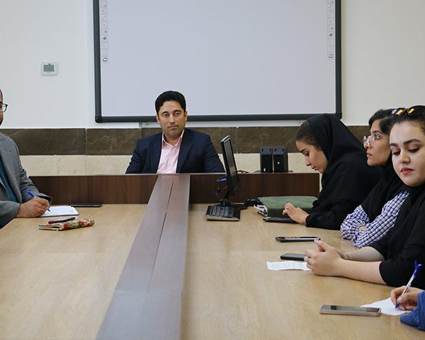 نشست صمیمانه ریاست و معاونت فرهنگی دانشجویی با دبیران کانون‌ها و انجمن‌ها