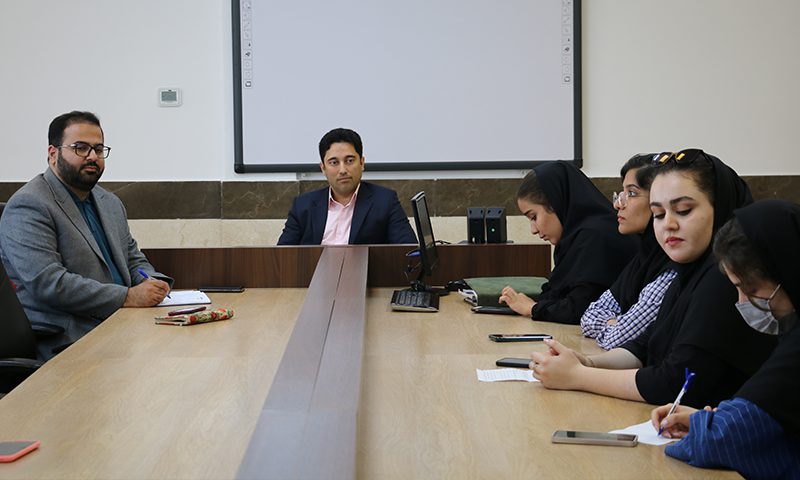 نشست صمیمانه ریاست و معاونت فرهنگی دانشجویی با دبیران کانون‌ها و انجمن‌ها