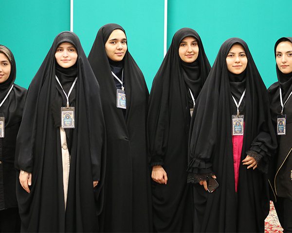 مهمانی افطاری با حضور دانشجویان و اساتید و کارکنان دانشگاه علوم پزشکی وارستگان