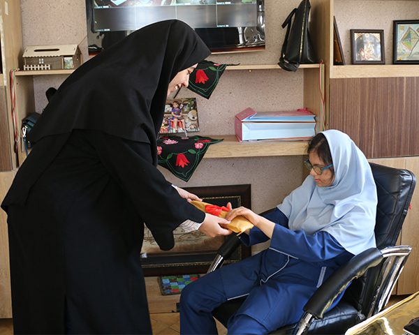 لبخند نشاندیم بر لبان دخترانی از جنس آفتاب