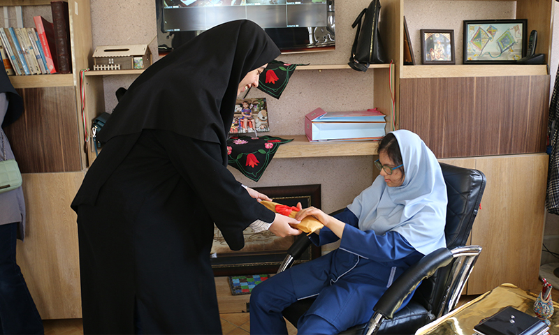 لبخند نشاندیم بر لبان دخترانی از جنس آفتاب