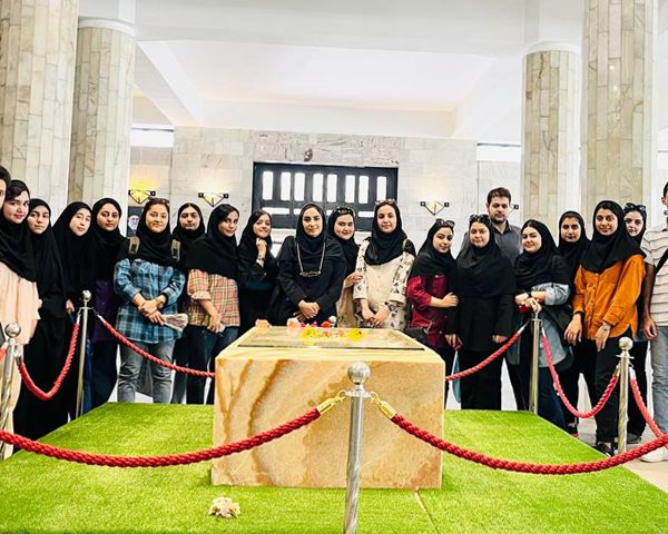 بازدید دانشجویان از آرامگاه فردوسی