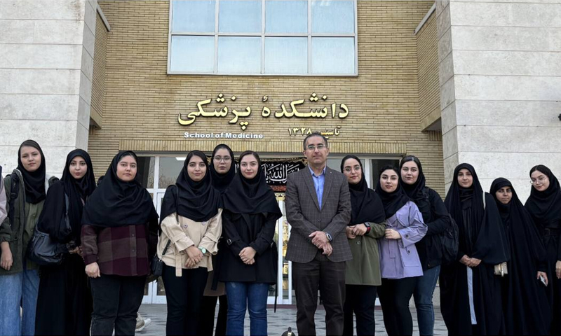 حضور دانشجویان رشته فناوری اطلاعات سلامت علوم پزشکی وارستگان در جلسه دفاع از پایان نامه دکتری دانشگاه علوم پزشکی مشهد