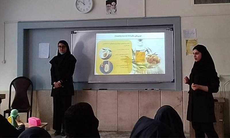 برگزاری کارگاه آموزش الگوی تغذیه سالم در دوره نوجوانی