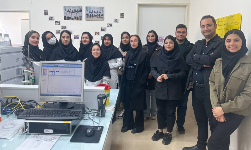 بازدید دانشجویان رشته مدیریت خدمات بهداشتی درمانی از آزمایشگاه پردیس حافظ
