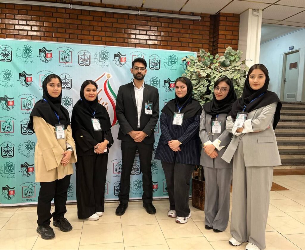 در تاریخ ۳۰ و ۳۱ اردیبهشت دانشجویان رشته مدیریت خدمات بهداشتی درمانی دانشگاه علوم پزشکی وارستگان با حضور پررنگ خود در شانزدهمین همایش دانشگاه علوم پزشکی شهید بهشتی، توانستند بخشی از دستاوردهای علمی و پژوهشی خود را ارائه دهند. این همایش با هدف تبادل علمی، ارتقای سطح پژوهش‌های دانشگاهی و ایجاد ارتباط میان نخبگان حوزه سلامت برگزار شد 📖✨. حضور دانشجویان وارستگان در این رویداد، نشان‌دهنده رشد علمی و افزایش نقش‌آفرینی دانشگاه در عرصه‌های ملی بوده و گامی مؤثر در جهت معرفی توانمندی‌های پژوهشی آنان به جامعه علمی کشور محسوب می‌شود