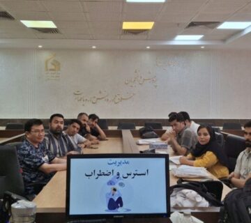 کارگاه مدیریت اضطراب ویژه دانشجویان بین الملل در ایام برگزاری امتحانات نیم سال دوم 1403_1402 توسط  آقای کاملی کارشناسی ارشد روانشناسی (درمانگر اختلالات اضطرابی و افسردگی) برگزار شد. در این کارگاه ابتدا به بررسی و گفتگ‌ در زمینه عوامل استرس زای مهاجرت و مسائل ویژه دانشجویان بین الملل پرداخته شد و سپس بهترین شیوه های مقابله با آن با دو سبک  مسأله مدار و هیجان مدار  به دانشجویان آموزش داده شد.